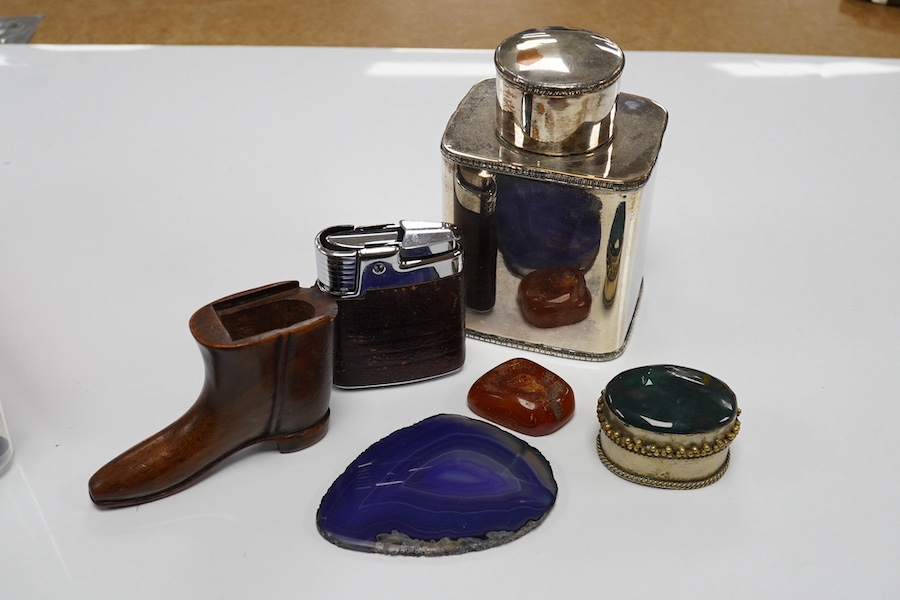 A treen shoe vesta, a WW1 ‘bullet’ pencil and other collectable items. Condition - varies